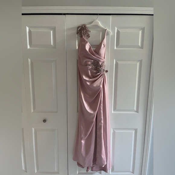 Pink dress - Picture 4 of 8